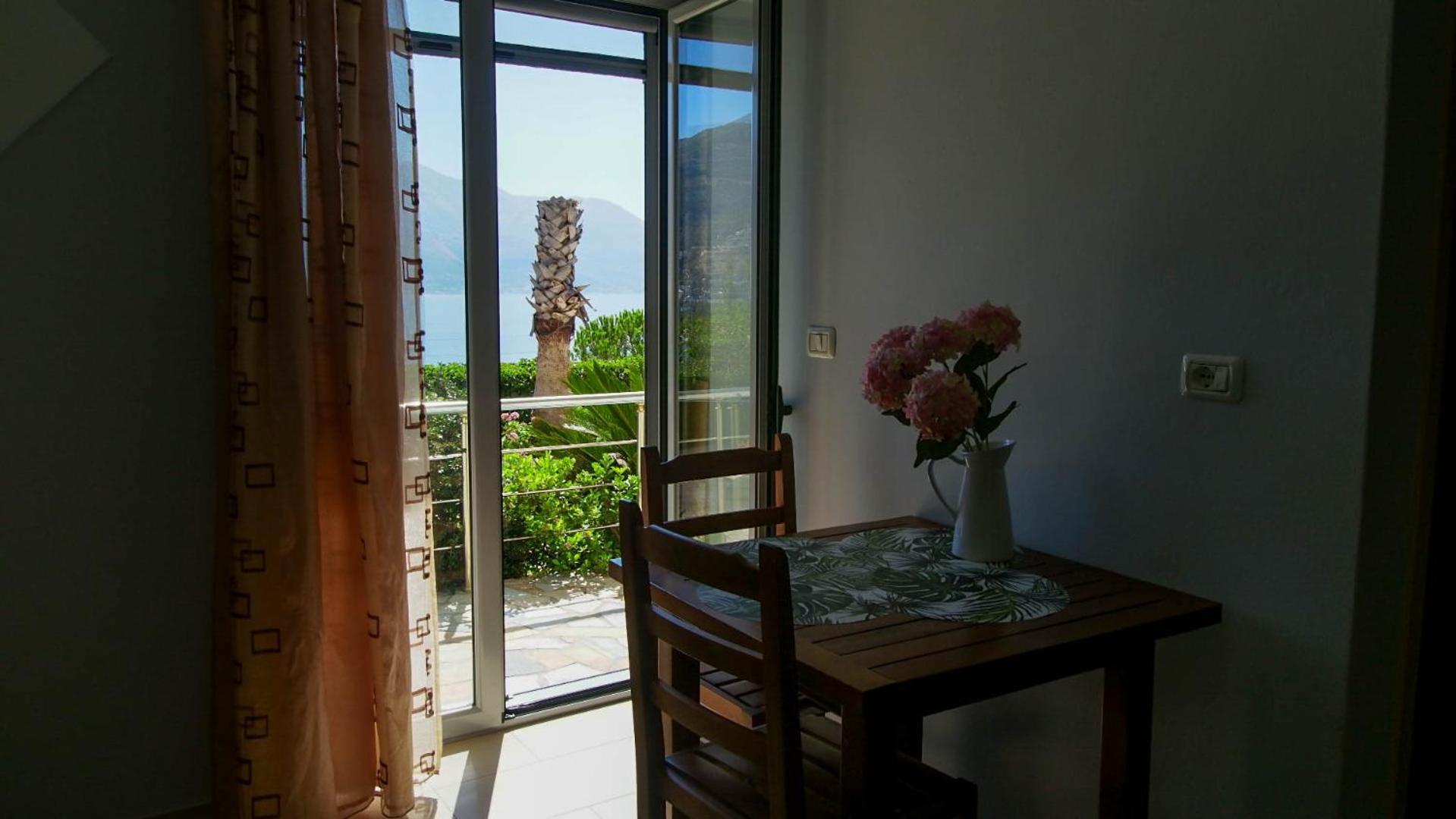 Guest House Suga 1 Qeparo Exterior foto