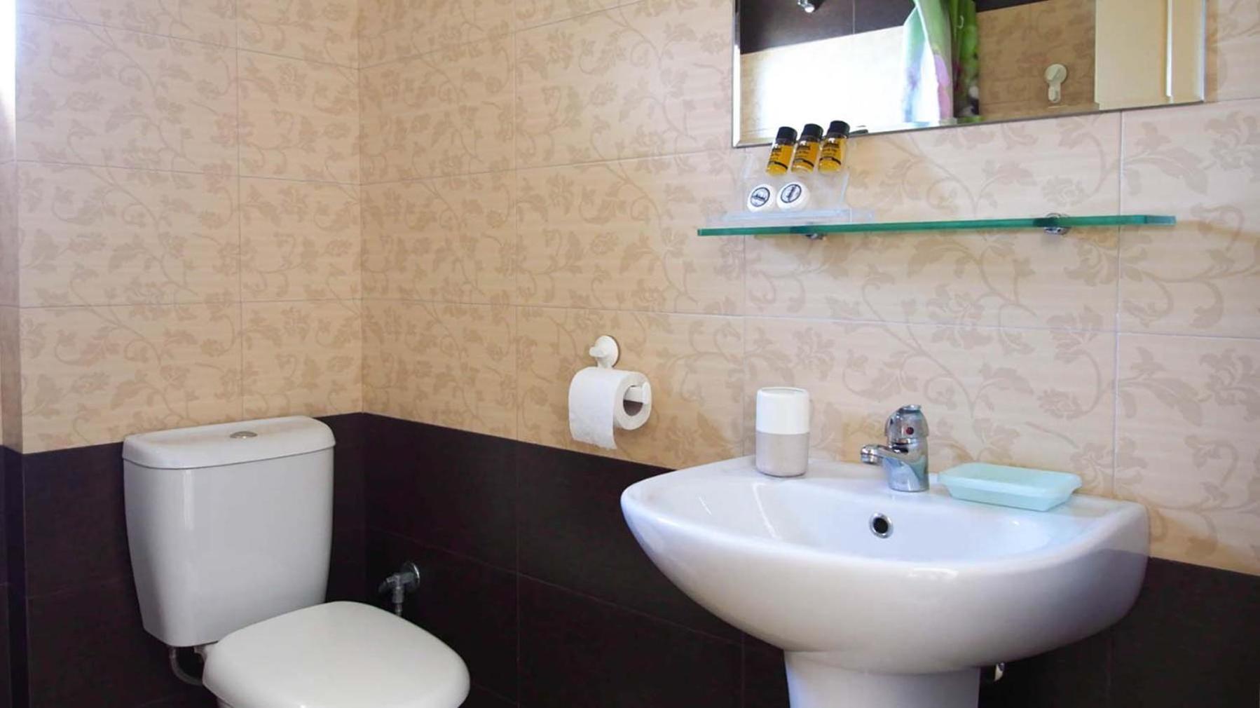 Guest House Suga 1 Qeparo Zimmer foto